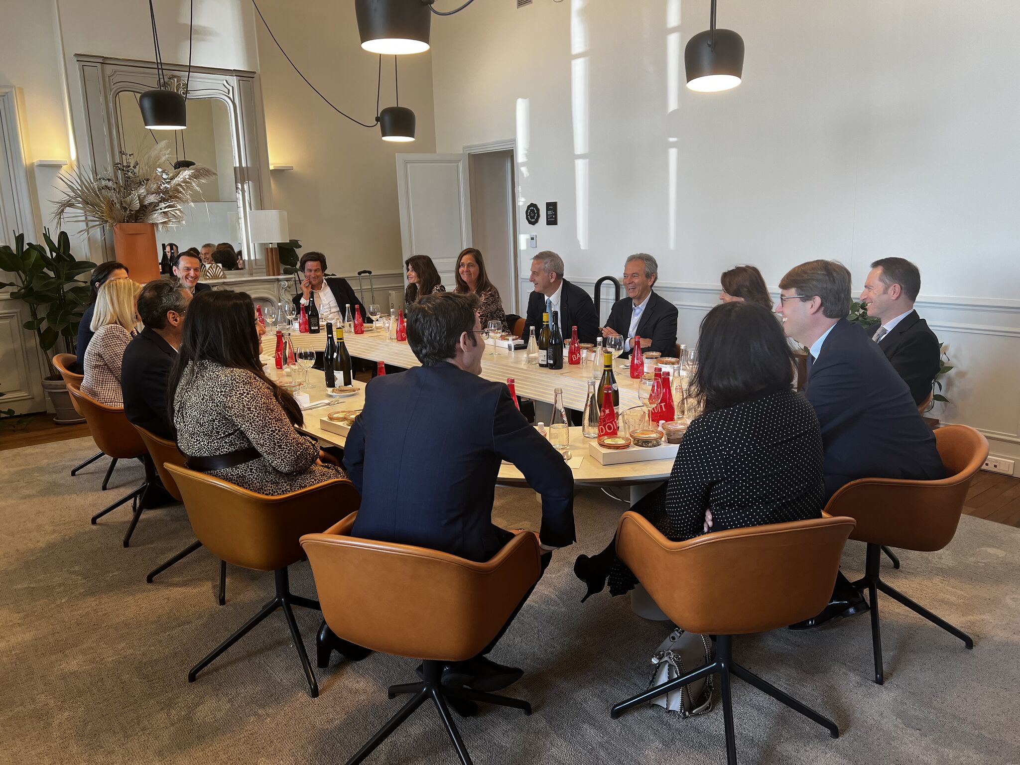 Des échanges autour de la table