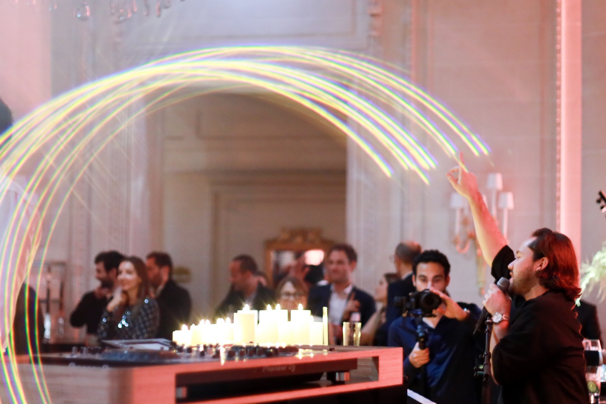 Un spectacle illumine la soirée