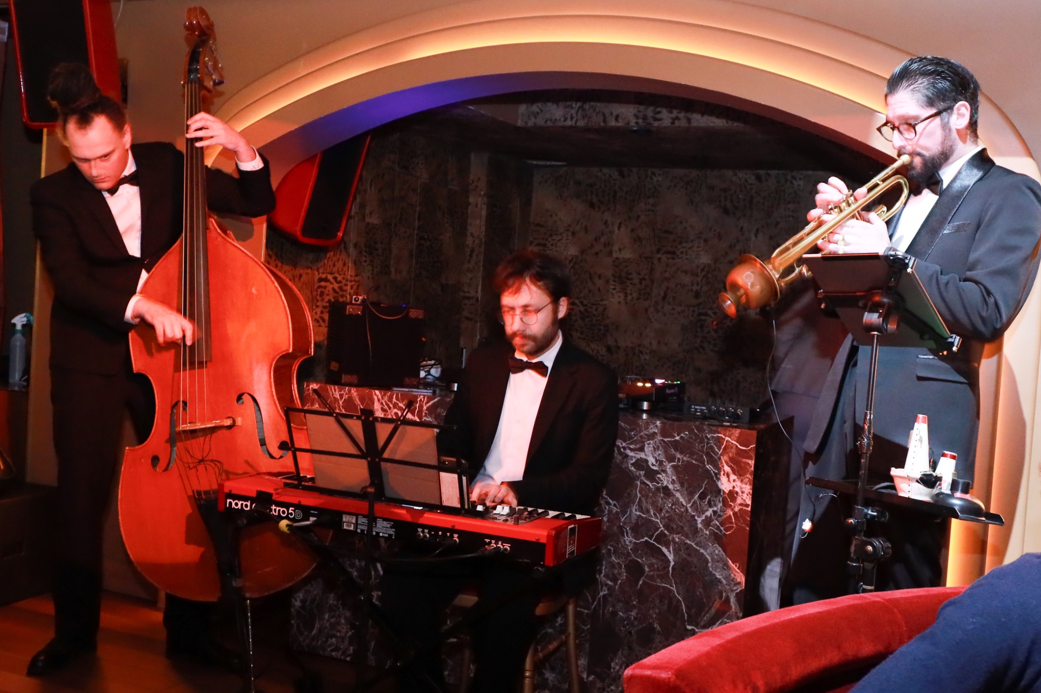 Les musiciens accompagnent la soirée